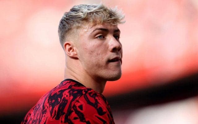 「無能だ」様々な問題抱えるユナイテッド、期待の新戦力の扱いにファンが怒り…加入から1カ月以上ユニフォームが売られなかった理由は？