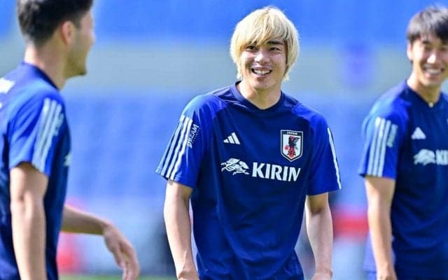 「最高にエモい」ゲンク公式が公開した伊東純也の“凱旋ショット”が「泣けちゃう」と大反響！「夜中にめっちゃいい写真」「これはやばい」の声