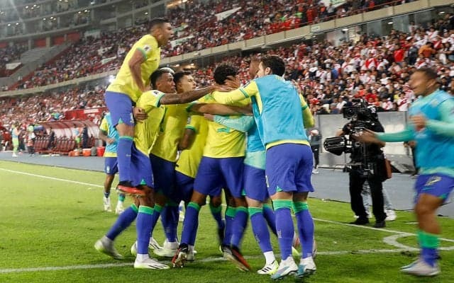 メッシ不在のアルゼンチンは連勝スタート！ ブラジルは2度ゴール取り消しも土壇場弾で薄氷勝利【W杯南米予選】