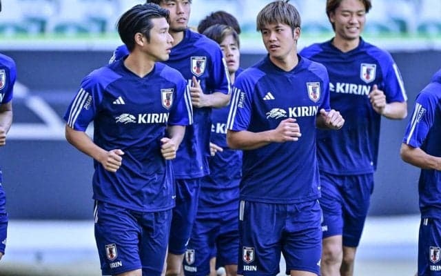 「こんな写真あったんだね」浦和レッズが「ユース時代の敦樹と橋岡」の貴重写真を公開！ 代表戦での2ショットを引用した\"エモい比較\"に「胸熱」とファンも反応