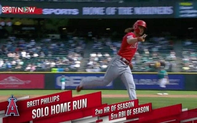 “兜係”フィリップスが早くも今季2号で兜被るも「あのポーズ」なし 期待したファン「うつらんかったw」と残念がる