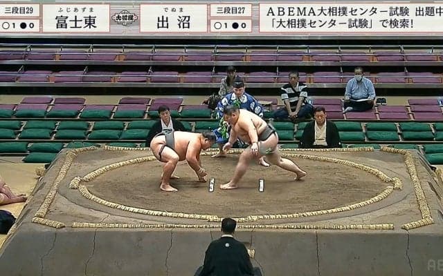 「待った、待った、待った！」と連呼 立ち合い不成立に力士が言葉で“待った”する珍事