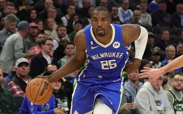 ベテランビッグマンのサージ・イバカがバイエルン・ミュンヘンと1年契約