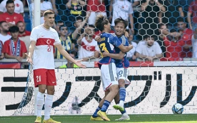 「上手過ぎる以外にない」久保建英、“半テンポ”速いシュートモーションにGKは前に弾くことしかできず…エグ過ぎる“無回転シュート”が話題に「自信満々だな」