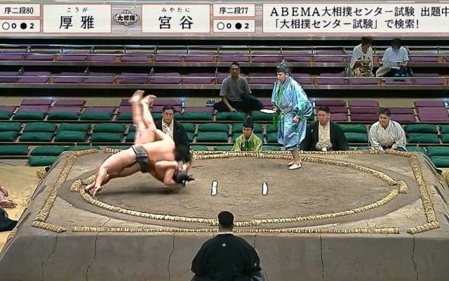 序二段で驚愕の“投げ”技 「すげえ投げ」「決まり手は何？」ファン騒然 館内どよめき