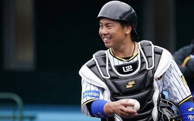 阪神、横田慎太郎さんのユニホーム胴上げ　今年7月に急逝…離脱中の梅野が持ち込む