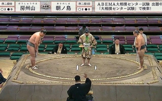 も、物言いでしょうか…（汗） 行司が思わず一瞬フリーズ 巨漢力士を2発で吹き飛ばす圧勝劇での一コマに「ん？」ファンも驚き