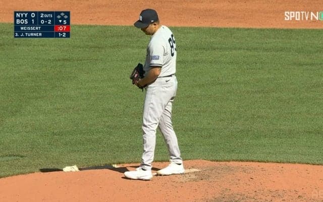 まだまだいるメジャーの“クセ強”投手 キャッチャー見える？と心配になるほど横向き投法