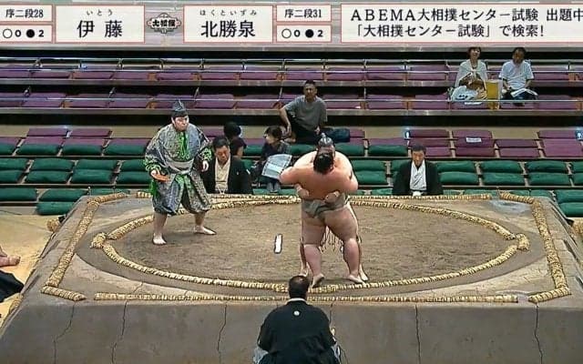 「静止画かと思ったw」土俵際＆エビ反りで約15秒！ 力士“執念”の粘りに視聴者思わず興奮