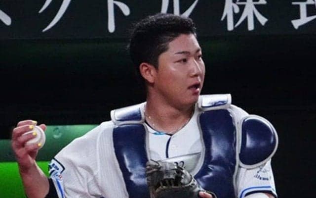 ミス連発で涙→適時打＆好リード　西武2年目捕手が「救われた」甲斐拓也の金言