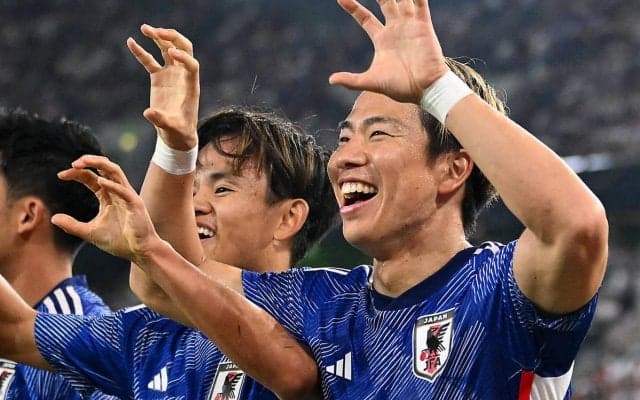 「彼氏感えぐい」「おにかっこよ」浅野拓磨のオフショットが話題沸騰、彼氏感もあるカメラマン姿に「撮られてみたい」の声も