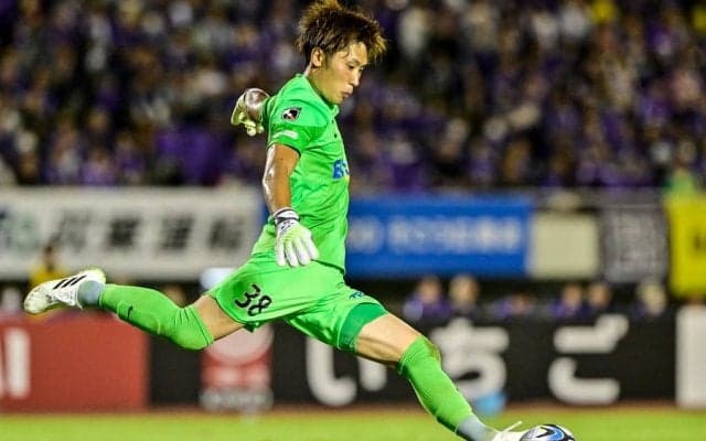 「大迫対決に勝った！」日本代表・大迫敬介がJ1神戸・大迫勇也をキックフェイントでかわす！ その後に正確なロングパスを供給し「これはノイアーやろw」と絶賛の声