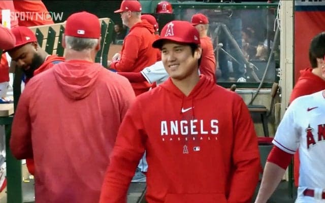大谷翔平、IL入りも久々に“ベンチ入り” 水原通訳と談笑する姿に現地中継も注目