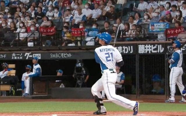 スタンドのファンが大興奮！球場をザワつかせる男 日本ハム・清宮の珍プレーを巻き起こした実況席“グランドスラム未遂弾”