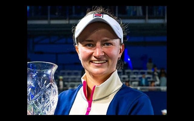 27歳クレチコバ 単複2冠達成