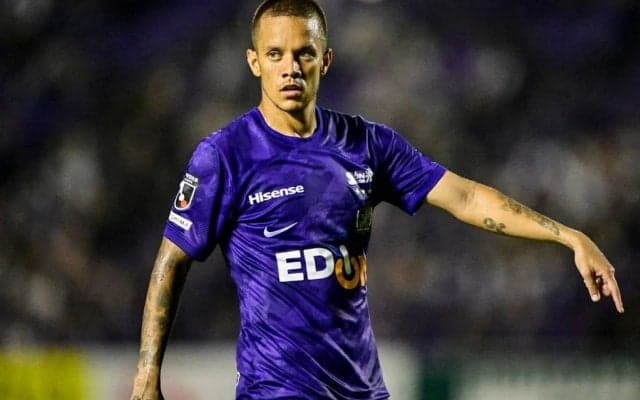 「かかとにのせたー」「上手すぎ」J1広島のマルコス・ジュニオールが”踵でボールをすくい上げる美技”を披露！ そのさりげなさに「こんなシーンあったんか！」の声