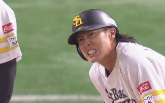 ごめんね→ドンマイ！ 天才的な“捕球フェイント”→驚速送球に完全にダマされたソフトバンク・柳田の“無念すぎる表情”が話題に
