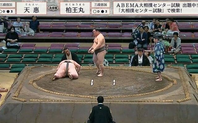 推し力士が敗れたことがショック過ぎた？ 倒れた瞬間に国技館に鳴り響く「ぎゃー！」という声に視聴者戦慄「ヨヨヨ…」「悲鳴が聞こえた」「大相撲サスペンス」