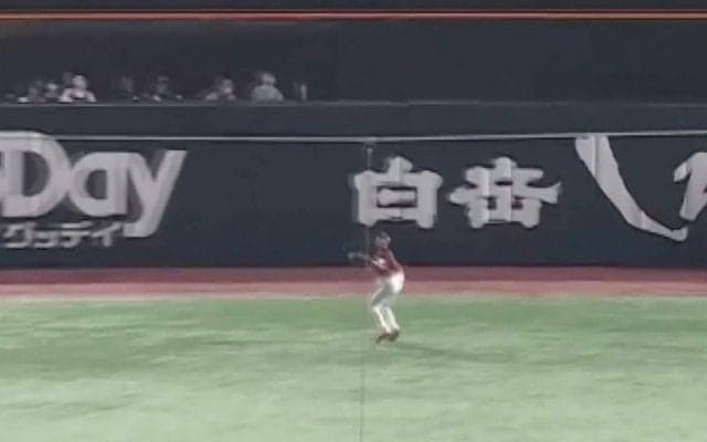 球場騒然！ソフトバンク柳田、近藤が完全にダマされた神プレー “守備の名手”楽天・辰己の天才的な捕球フェイント→驚速送球が炸裂した瞬間