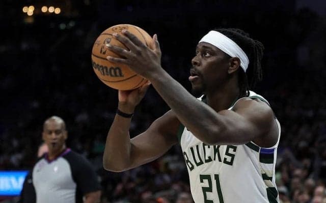 ヤニスがバックスと延長契約を締結するうえでカギを握るのはドリュー・ホリデーか？