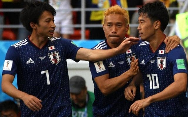 「素晴らしい2ショット」「凄い2人！」香川真司と柴崎岳が試合後に笑顔で会話！Jリーグでの再会にファンも注目「またＪリーグでプレーしてくれることに感謝」