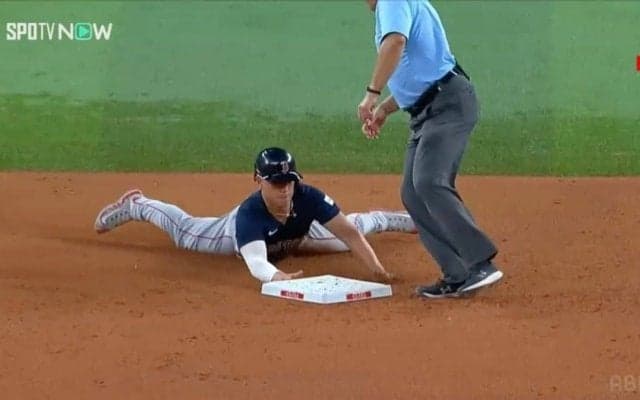 吉田正尚の同僚が申告敬遠直後に意地の逆転タイムリー　さらに右飛で一塁からタッチアップする好走塁にファン「素晴らしいいいいいい」