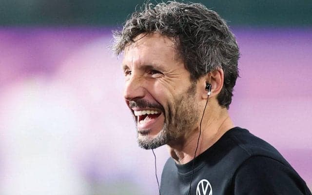 CL初出場アントワープのファン・ボメル監督、古巣バルセロナ戦に意気揚々 「世話してくれたチャビに会えて嬉しい」