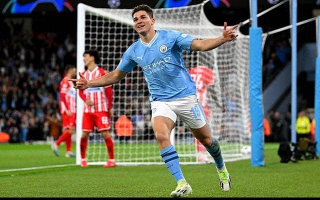 アルバレスの2発などでシティが逆転勝利、連覇へ白星スタート【CL】