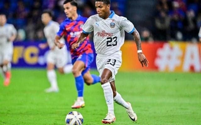 「なんて美しいバイシクル！」J1川崎のドリブラーが無人のゴールに決めた“鮮やかバイシクル”が「えぐい」と話題に！ 元フランス代FWが存在感を見せた新しい攻撃の形