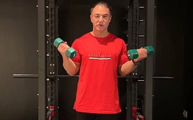 筋トレマニア絶賛！無駄のない工程で行う上腕筋の鍛え方