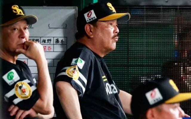 鷹・藤本監督、イニング途中で捕手交代の奇策実らず　嶺井→甲斐で失点重ねベンチで呆然