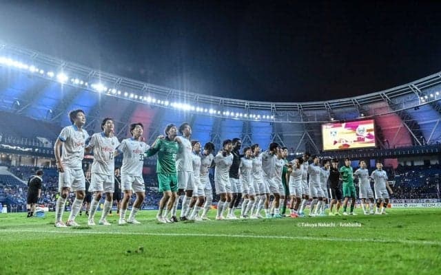 「サービスショットすぎますね」J1川崎がマレーシアのプールでくつろぐ選手たちを公開！「眩しすぎる」「癒されます」とファン反応