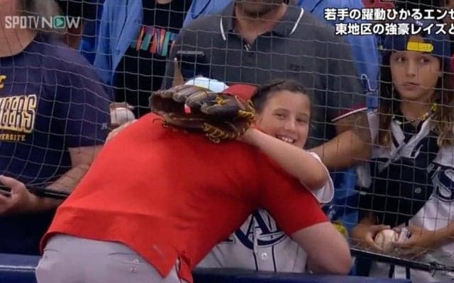 エンゼルスのムードメーカー・フィリップス、レイズ時代に奇跡もらった少女と感動の再会　ファン「素敵な話」「泣ける」