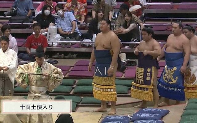 十両とは思えない大歓声 怪物・大の里の土俵入りに「拍手の差が激しいw」驚きの声