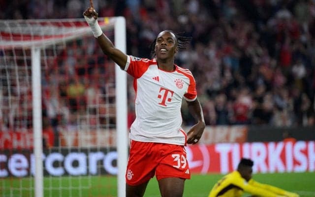 「ただ最高」バイエルン新鋭テルの行動に脚光！少年ファンへのサプライズに目線をそろえての談笑「惚れる要素しかない」