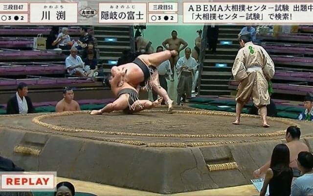 力士のパワー“おそるべし”な瞬間 絶対不利から160キロの巨体を土俵下にぶん投げ館内どよめき