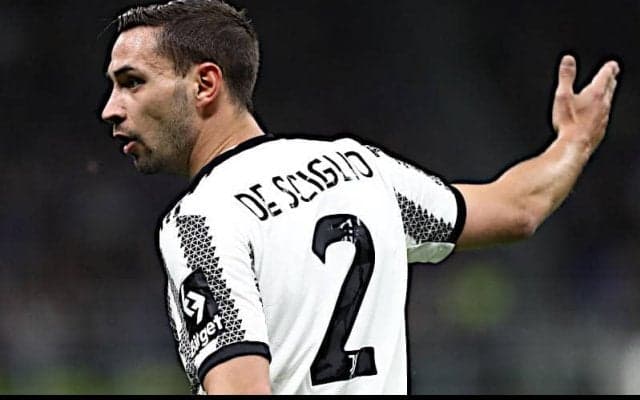 ユベントスに朗報！長期離脱中のデ・シリオがボールを使った練習を再開