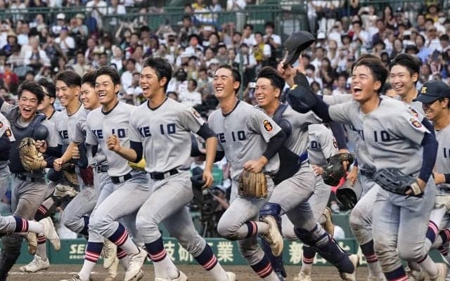 「髪切って出直してこい」のヤジから「切らずに出直してやる」の誓い 慶應高校野球部OBが語る髪型、監督、エンジョイベースボールのこと