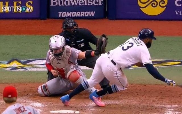 \"赤い藤浪\"ジョイス、高速すっぽ抜けに相手打者もペタン座りでビックリ顔 ファンはヒヤヒヤ「よく避けたな」「ごめーん」