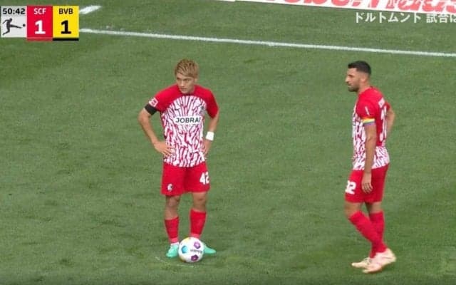 どっちが蹴るのか？→まさかの展開へ “恐怖の左足”堂安律の動きに注目！ 狙い通りの「技ありセットプレー」が炸裂した瞬間