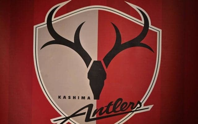 「カッコ良すぎて困惑」人気作品『ブルーロック』の凪誠士郎がJ1鹿島のユニフォームを着用した描き下ろしイラストが「神すぎる」と大好評！ 作品を知らないファンも虜に