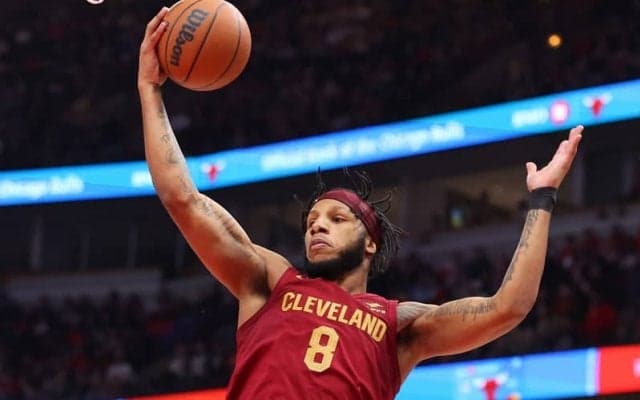 昨季までキャブズでプレーしていたラマー・スティーブンズがセルティックスと契約合意