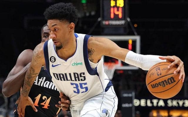 レイカーズ新加入のクリスチャン・ウッド、指揮官との関係に笑み「味方にいるだけで最高だ」