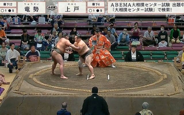 力士の“不思議”な仕草に「なんじゃそれw」「なんだいまのポーズ」ファン注目 立ち合い不成立直後の珍しい一コマ