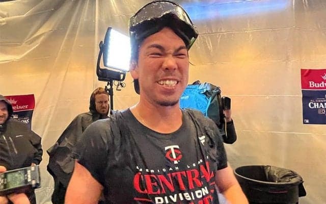 【MLB】前田健太が歓喜の美酒「最高です」　PO18連敗ストップへ意欲「ここから大事」