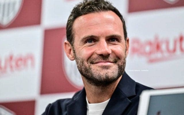 「いい写真だ」「激アツすぎる」日本で実現した“元マンU”のファン・マタ＆香川真司の再会シーンがエモい！ 「日本で見られるとは思っても見なかった」とファン感激