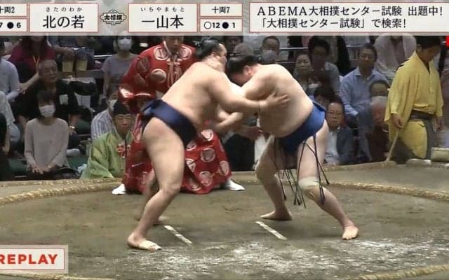 立ち合い直後に力士の指先から“何かが飛ぶ”瞬間　視聴者注目「何が飛んだ？」「テーピング」冷静に指摘する相撲ファンも