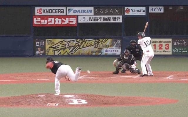 球場全体が“魔球”にダマされた！一瞬の神トリックプレー！？に走者呆然… 奇跡のアウトを呼び込んだ「究極の幻惑投法」