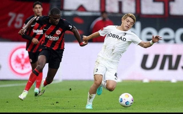 堂安先発フライブルク、長谷部不出場のフランクフルトに膠着のゴールレス【ブンデスリーガ】