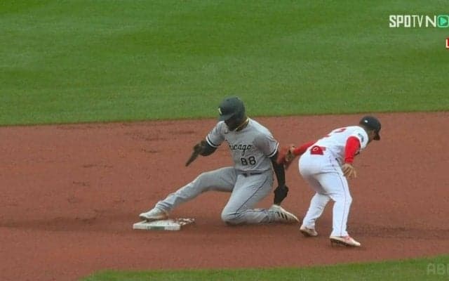 大谷翔平のライバル・ロバートJr.にアクシデント発生 本塁打王争い6本差も盗塁で右膝を痛めて途中交代